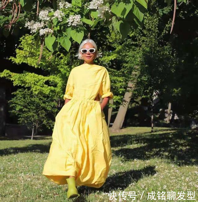 衬衫|被56岁时尚博主圈粉了，个性的配色及简约的搭配技巧，时髦又减龄