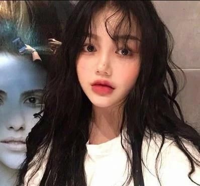 女生嘴唇有这“3个特征”，“死亡芭比粉”都能驾驭，尤其第三个