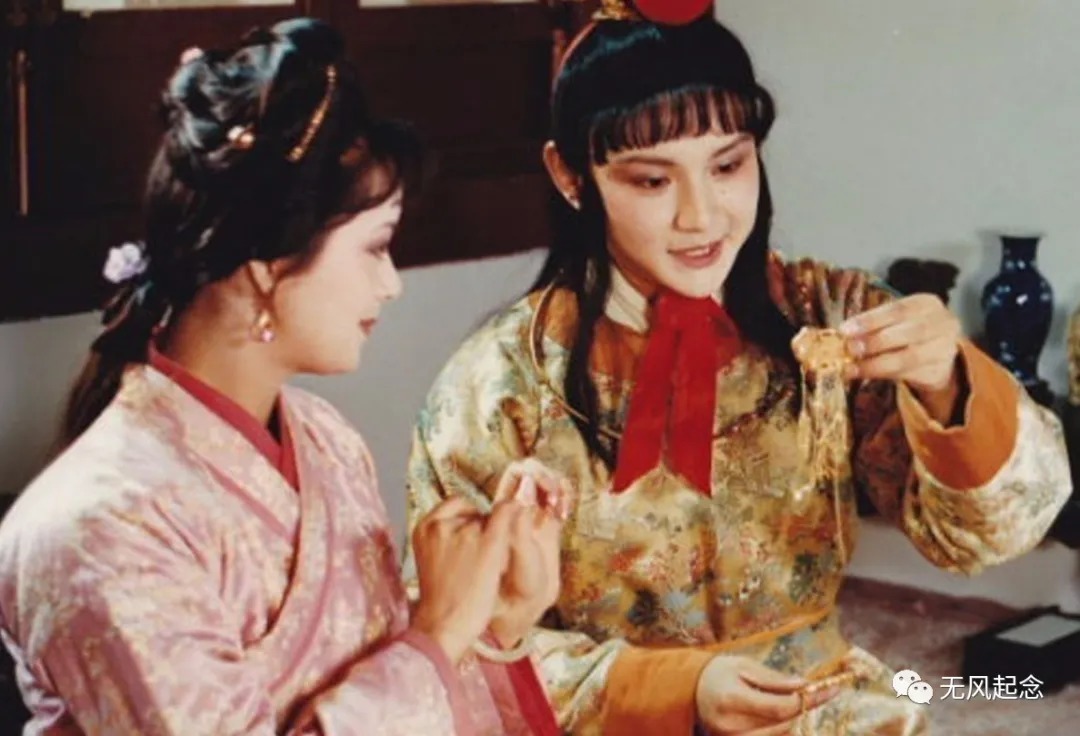 脂砚斋#薛宝钗对贾宝玉是真爱吗?书中的一个小细节,暴露其真实想法