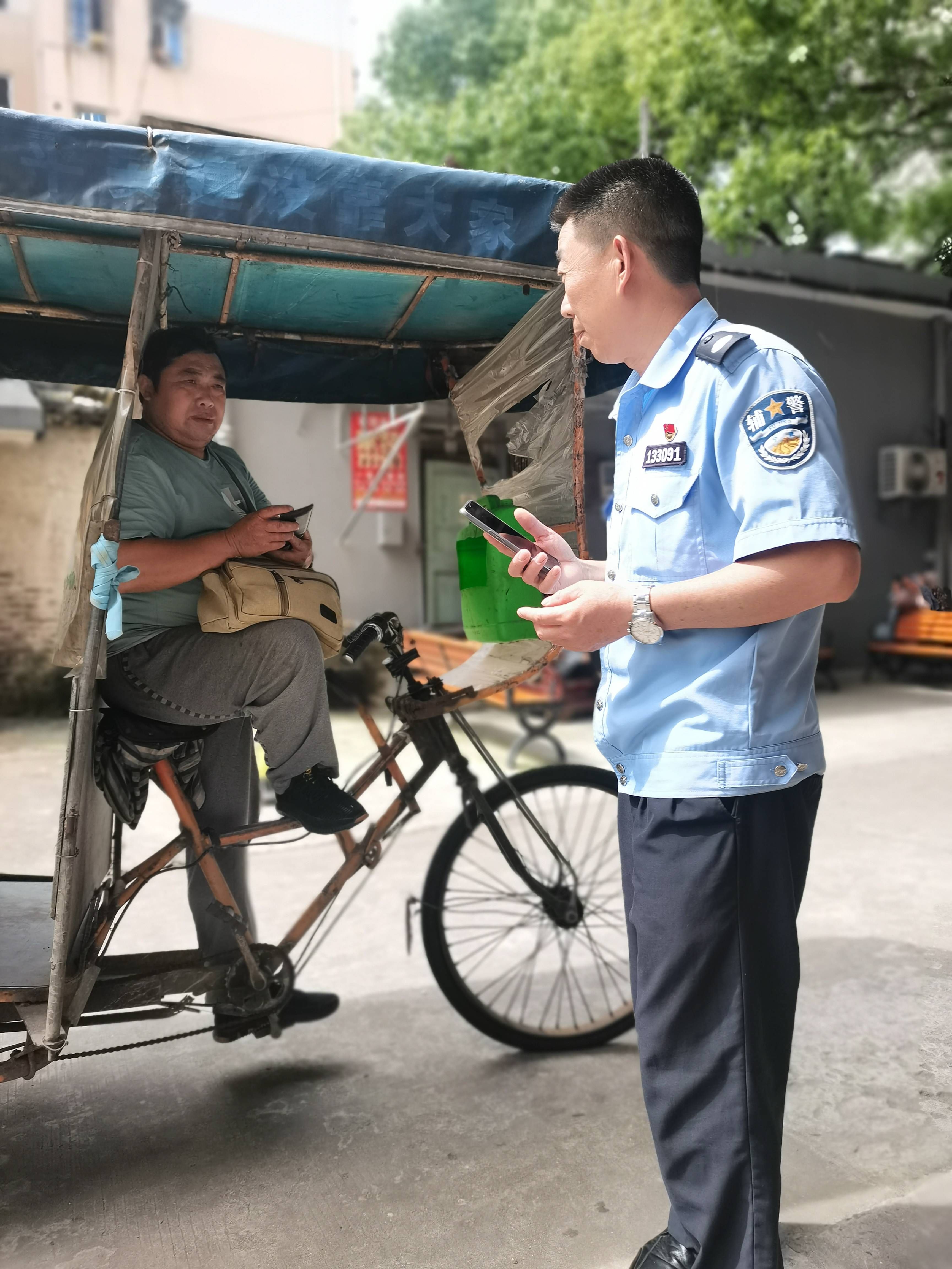 小分队|流动人口有人帮， “乡警”温暖外乡人！