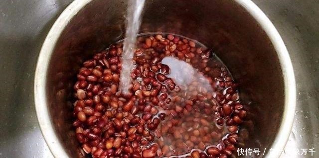 冬季后,记得给家人喝此粥,等于天然“补血库”,脸色更红润