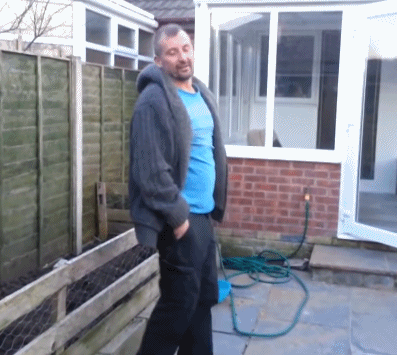 |搞笑GIF:大学宿舍的KTV包间