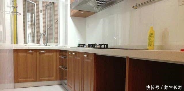 橱柜|橱柜底万万要装上这块板，后悔我家没听全，入住才知不实用！