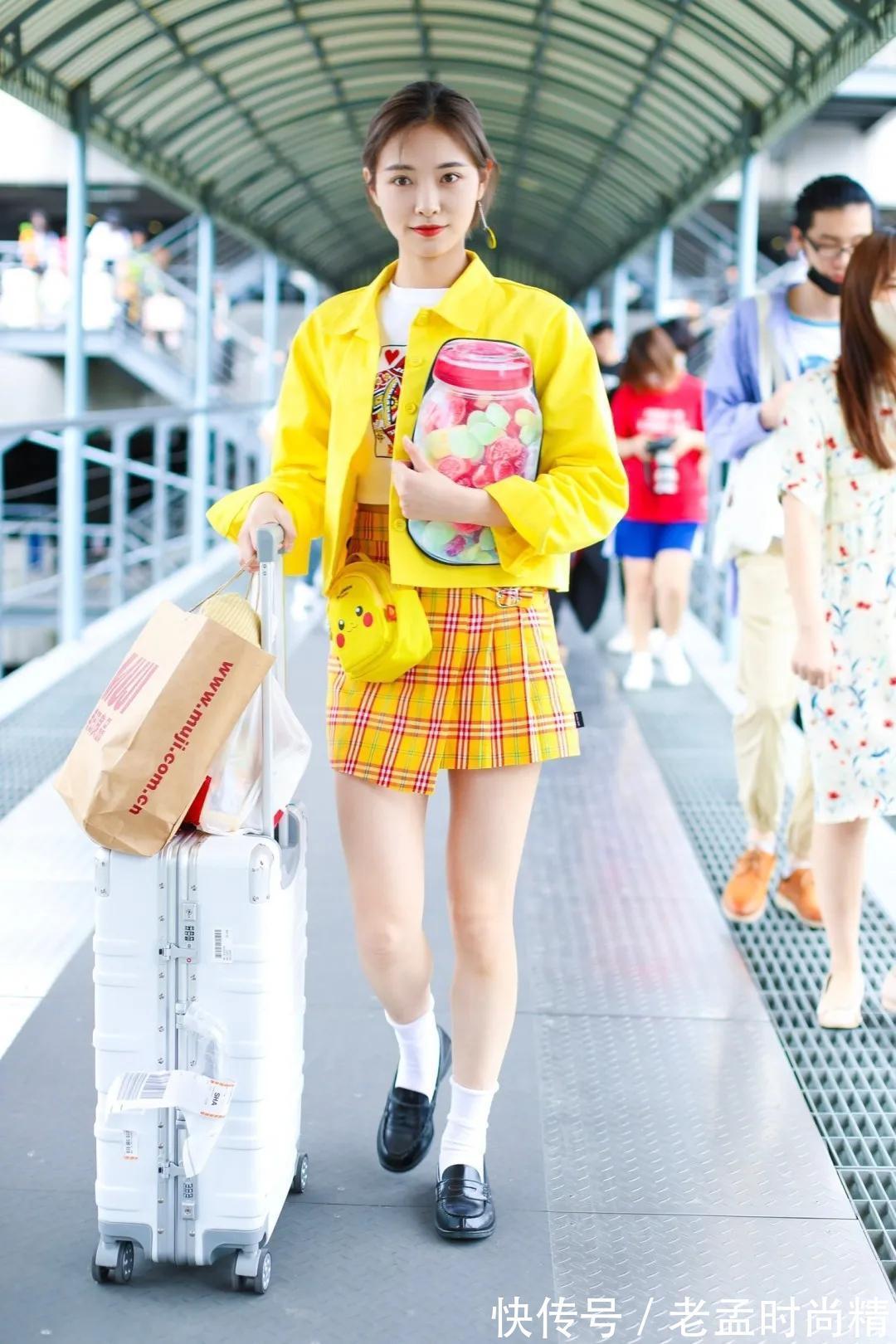 半身裙|格纹短裙真是“百搭单品”,复古时髦又减龄