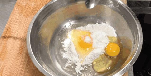 炸蘑菇,需不需要焯水?很多人错了,这样简单一做,比肉还香