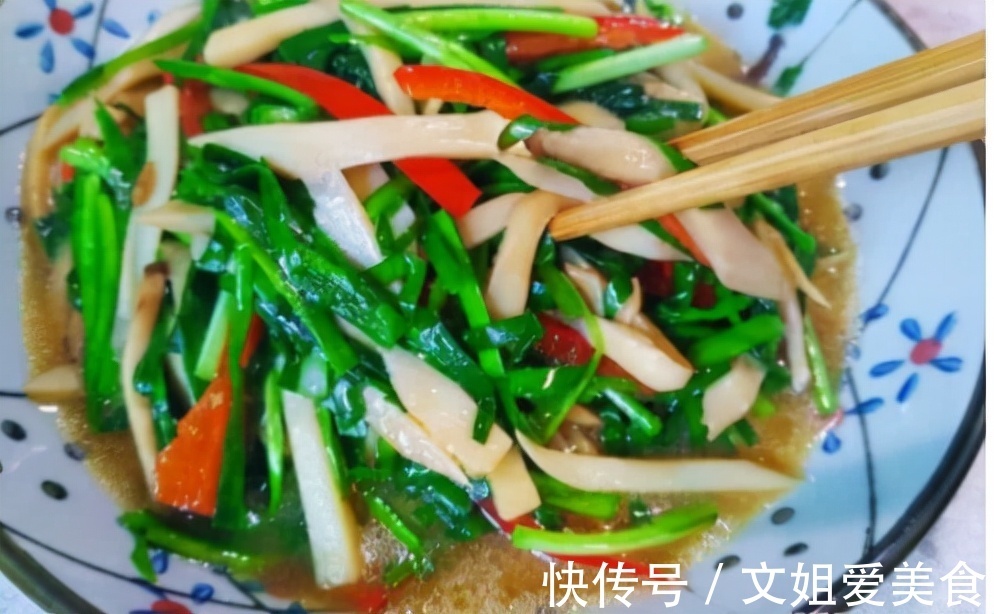 菌类|此物和韭菜一起炒,比海鲜鲍鱼好吃,重要的是不贵,营养价值高