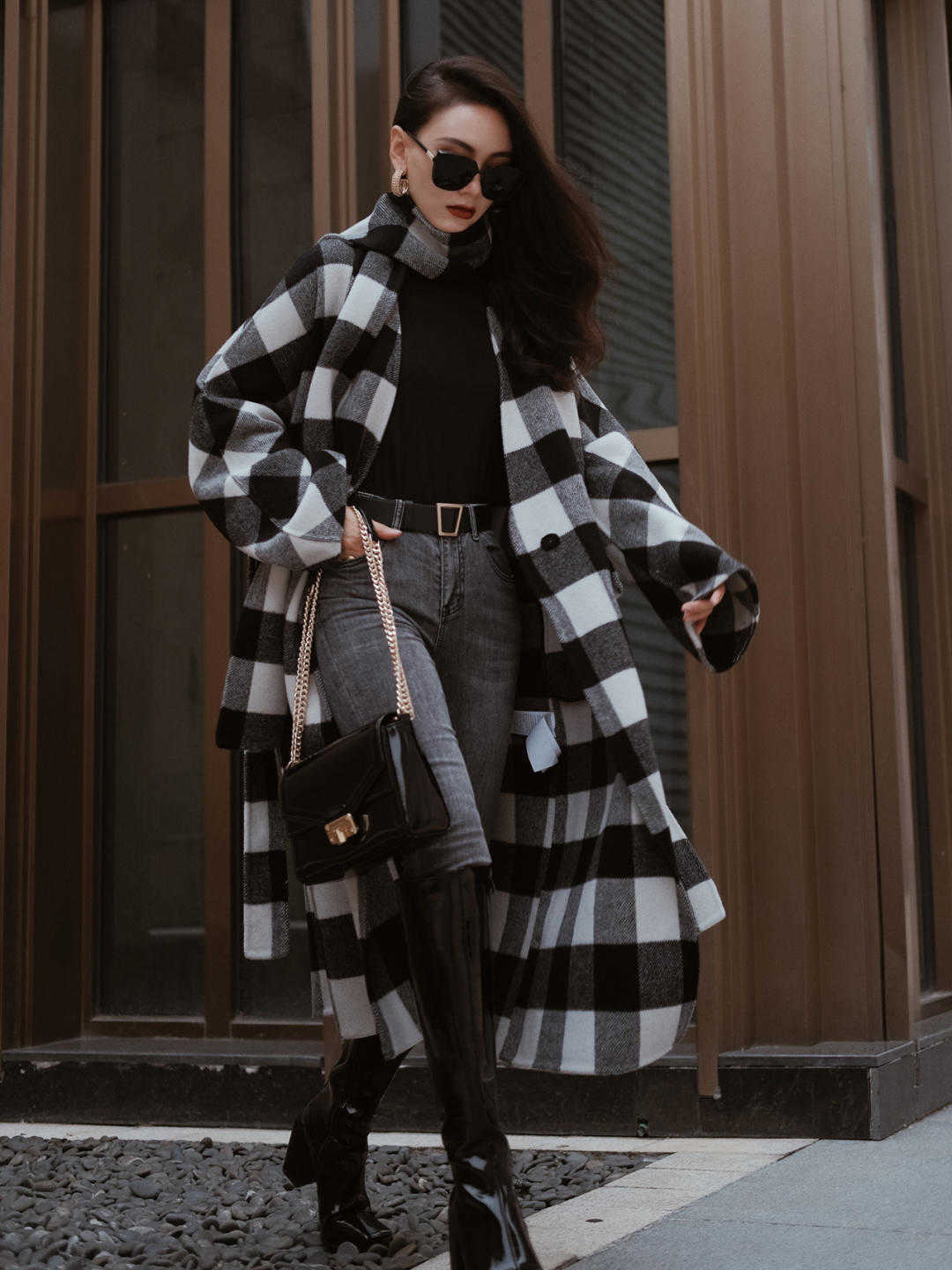 长筒靴|有品味的女人都穿什么大衣?看完潮人示范你就知道了,百搭还显瘦