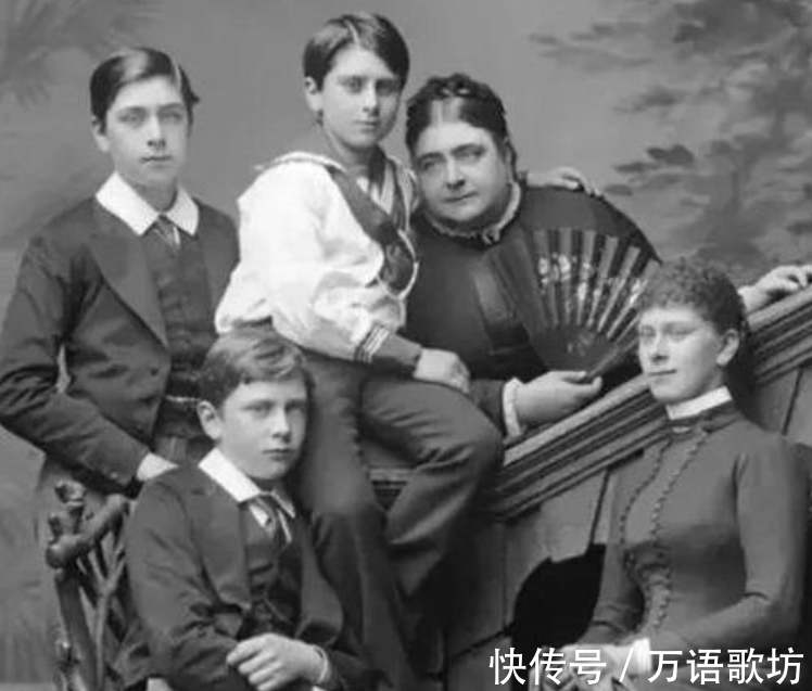 维多利亚女王|她是世界上拥有珠宝最多的人，10件珠宝值4千万美金，赢了英女王