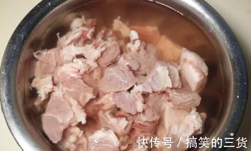 寒露|洗羊肉，用水冲等于没洗教你正确方法，羊肉不腥膻，鲜美又软烂