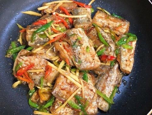 冰箱里有带鱼，送您美味的家常带鱼做法，试试吧