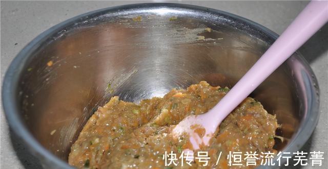 皮薄馅大|洋葱胡萝卜肉包,皮薄馅大,美味鲜香!