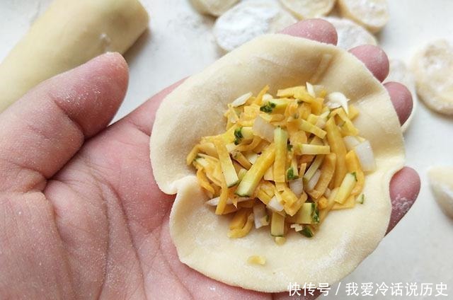 入秋,别忘了吃这馅的饺子,1元一斤,软糯鲜美,我家隔三差五做
