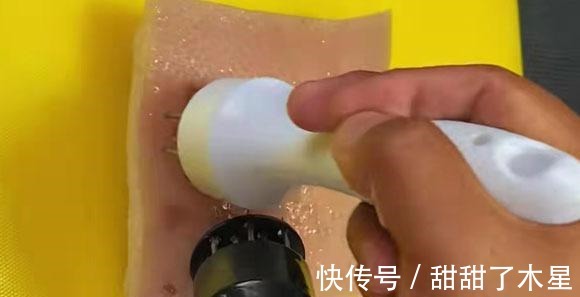 嘴馋了别忘做它吃，不炖不煎，整块下锅一炸，切片蘸料吃，真香啊！