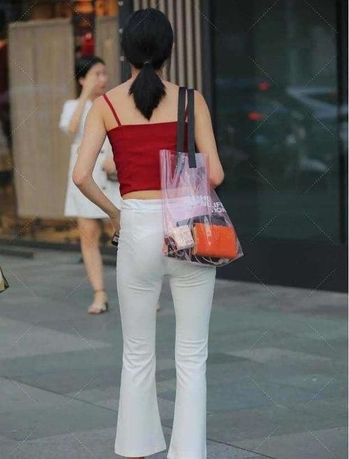 小姐姐 瑜伽裤穿搭在视觉上,总是给人享受,减龄效果相当不错艳压完胜