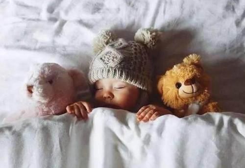 a303|不想被宝宝半夜“折腾”，婴儿睡眠模式要了解，0-36个月睡眠时间