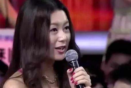 小伙上“非诚勿扰”遭灭灯,却被台下富婆看中:牵我包吃住20年