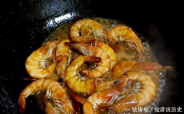 味道|吮指油焖大虾做法来袭,这也太简单了,味道好吃,营养丰富