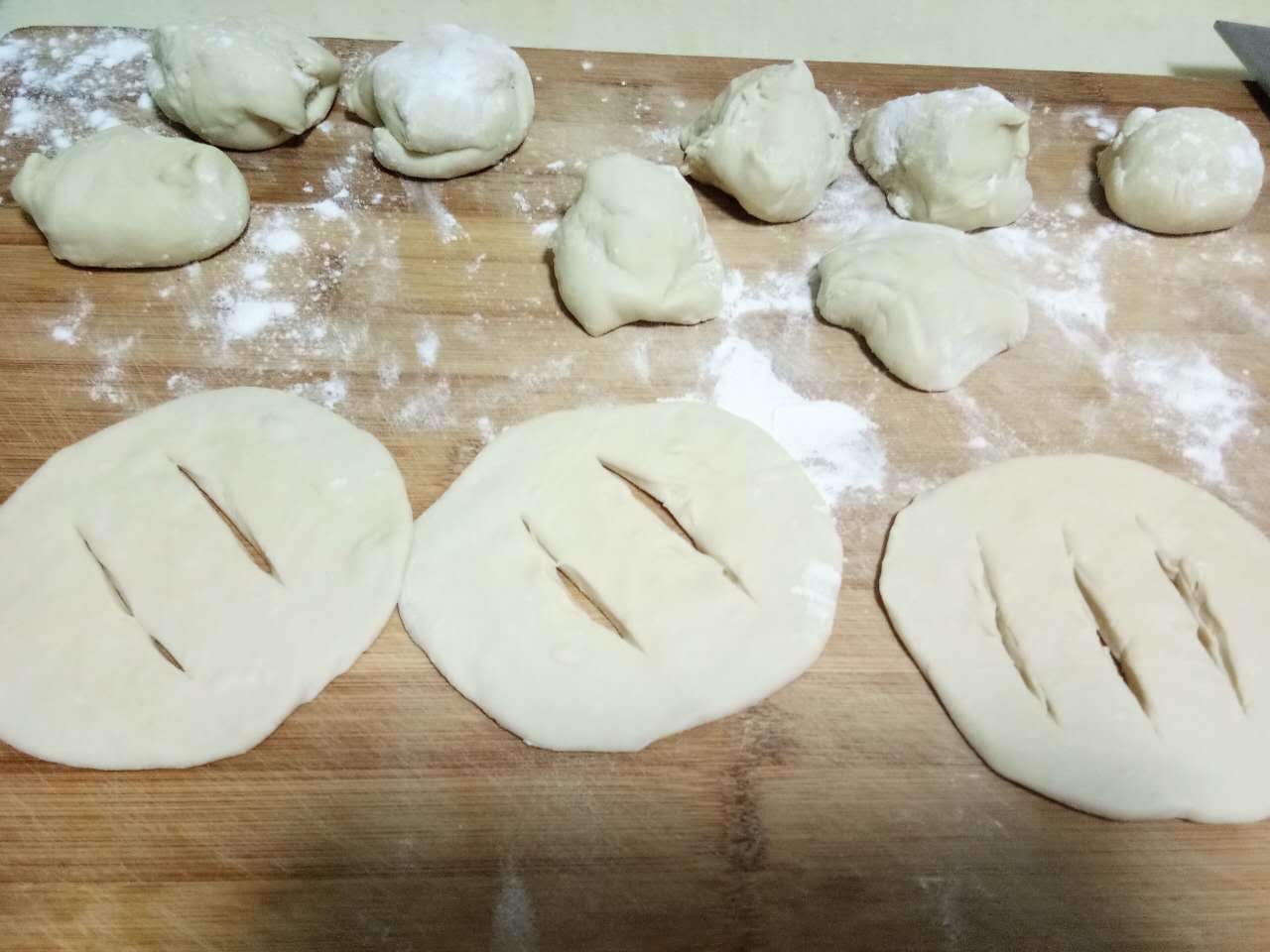 油饼|油饼这样做,吃一口满嘴香,做法详细告诉你,蓬松酥软吃不够