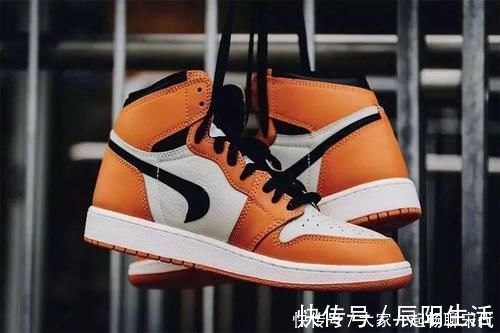 有人买到一双「错版」北卡蓝 AJ1,网友:这运气也太好了!!!