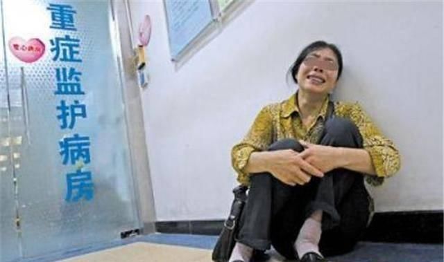 受伤|1岁孩童玩耍被推倒,哭了几声爬起来继续玩,第二天却闭上了眼