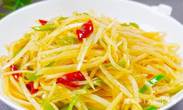 为啥饭店里的酸辣土豆丝那么好吃原来做法有诀窍，难怪那么好吃