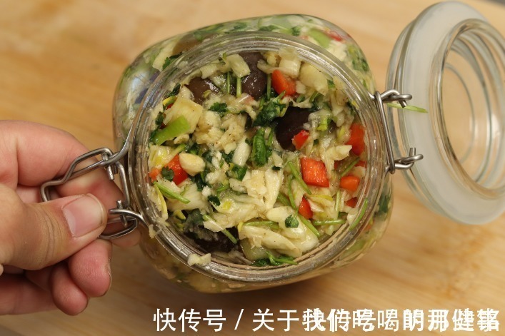 大厨|做腌茄子，别直接加调料，大厨教你一招，香辣爽口，放1年不会坏