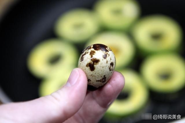 它是“动物中的人参”,卵磷脂丰富,放瓜里煎一煎,孩子老人爱吃