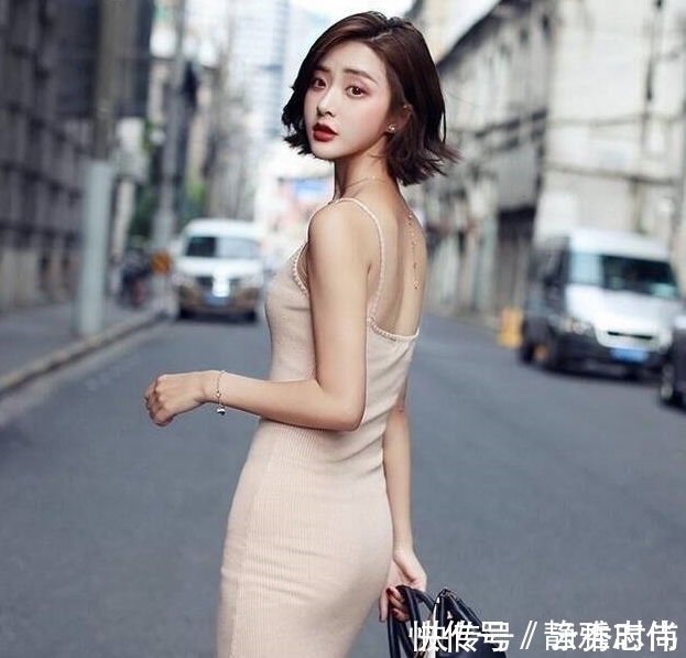 气质出众|长得漂亮，气质出众的紧身裙美女，轻松秀出完美身材！
