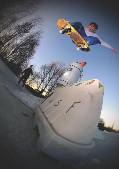 都2021年了，欧洲滑板品牌你只知道PALACE?