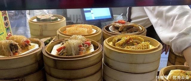 这个地方的人一整天都泡在“茶”里,原来喝茶不止为茶还有别的