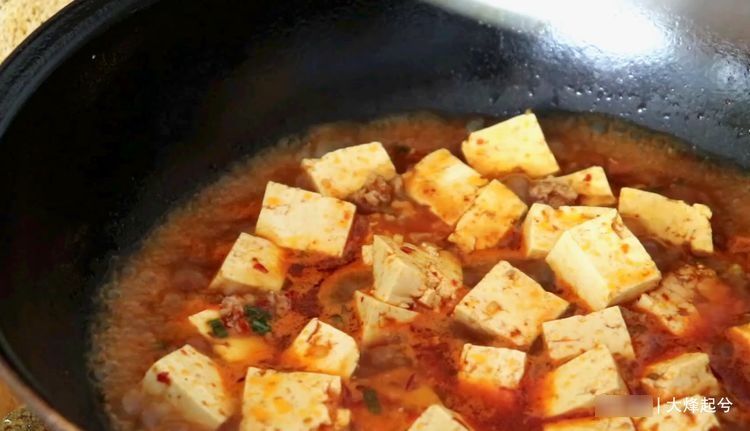 豆腐最简单的家常做法,2分钟教你,很多人没试过,出锅真香