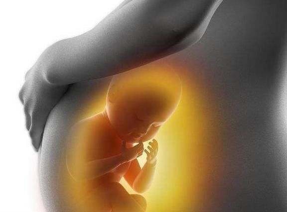 睡姿|孕妇睡觉频繁“翻身”，对胎儿有影响吗？可能会带给胎儿3个变化