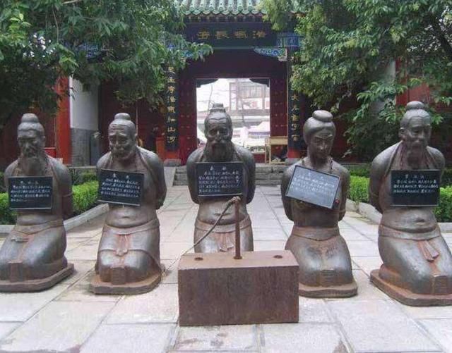 张俊|岳飞墓前原本跪着5个罪人，如今只有4个，是谁不用跪了？