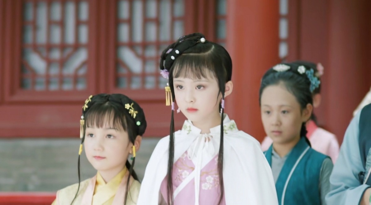 宝玉&七版黛玉进贾府,谁像侠女闯关,谁像村姑进城,谁才是大家闺秀