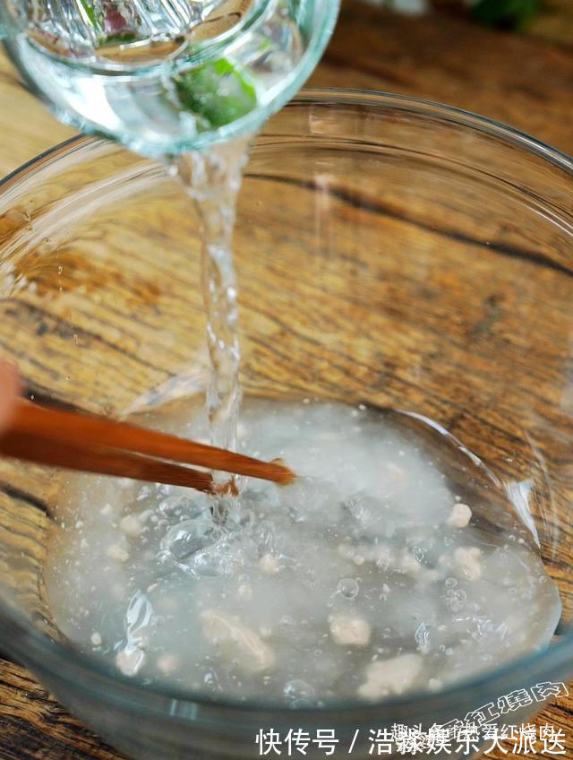 灵魂|全网都在做凉皮，我教大家做凉皮里的灵魂蒸面筋，不用洗面特简单