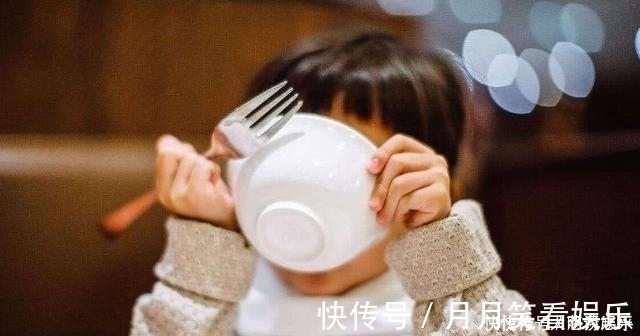 喂养|10岁男孩长出“双排牙”,父母送医检查,医生家长喂得太精细