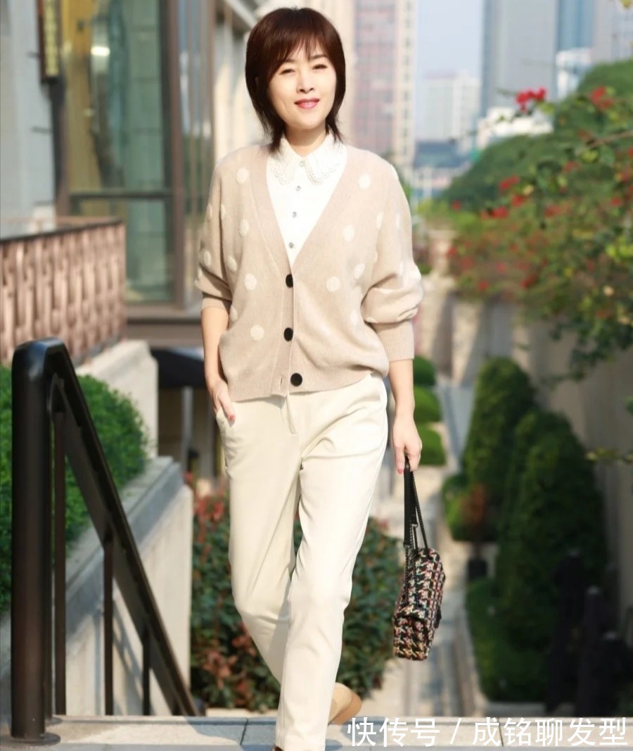 裤装|50+穿搭博主圈粉无数,穿衣搭配超好看,时尚果然与年纪长相无关