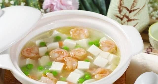 豆腐加“它”炖，比骨头汤鲜香，健脾暖胃又补钙，早些吃早受益