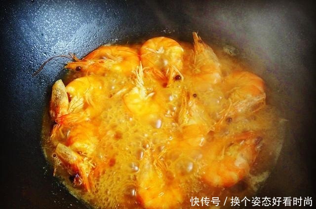 天冷了,三餐都要认真做,晒下我家的晚餐,两口人的餐桌,温暖!