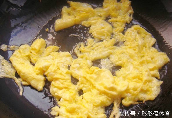 好吃|炒木耳容易炸锅只需一个小窍门,轻松解决,木耳清脆爽口又好吃