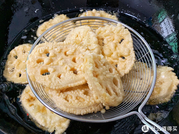 莲藕别再炒着吃,加4个鸡蛋简单一做,比吃肉还过瘾,全家都爱吃