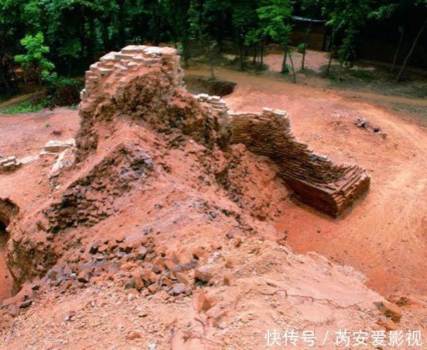 寻找白娘子,雷峰塔地宫发掘现场实拍照