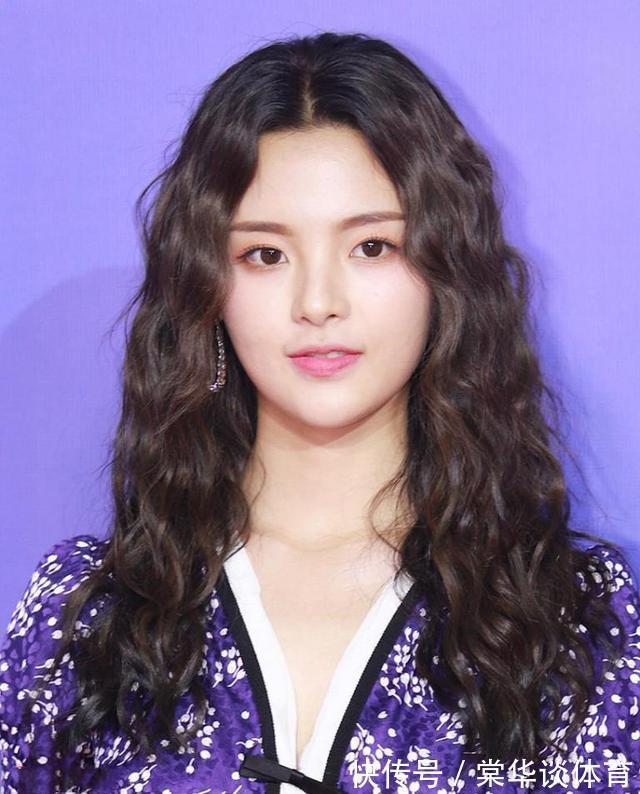 女人|45岁左右的女人,过年别再烫“大妈卷”!试试这3款发型,好看