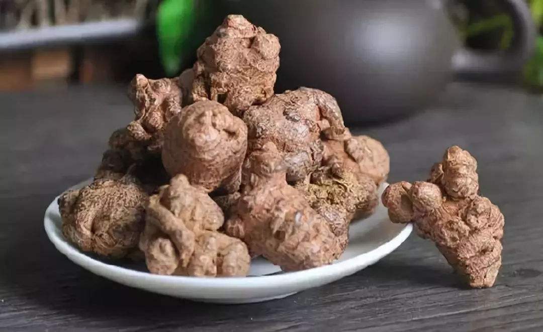 禁忌|每天一勺三七粉泡水喝,中年阿姨险丧命,三七的禁忌,早了解为好