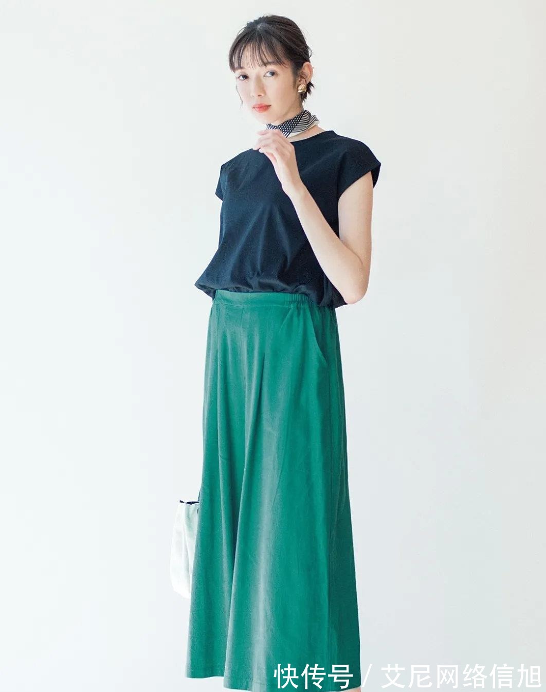 印花|凭什么她穿“大阔腿裤”美成画？日系文艺派的疗愈穿搭，从没失望