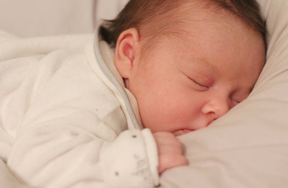 小宝宝|给宝宝用枕头不能只看年龄,当他发出这些信号,宝妈就要准备了