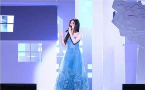 美丽冻人|好声音冠军出炉,单依纯没有悬念获得冠军,观众却对李健的神操作哭笑不得