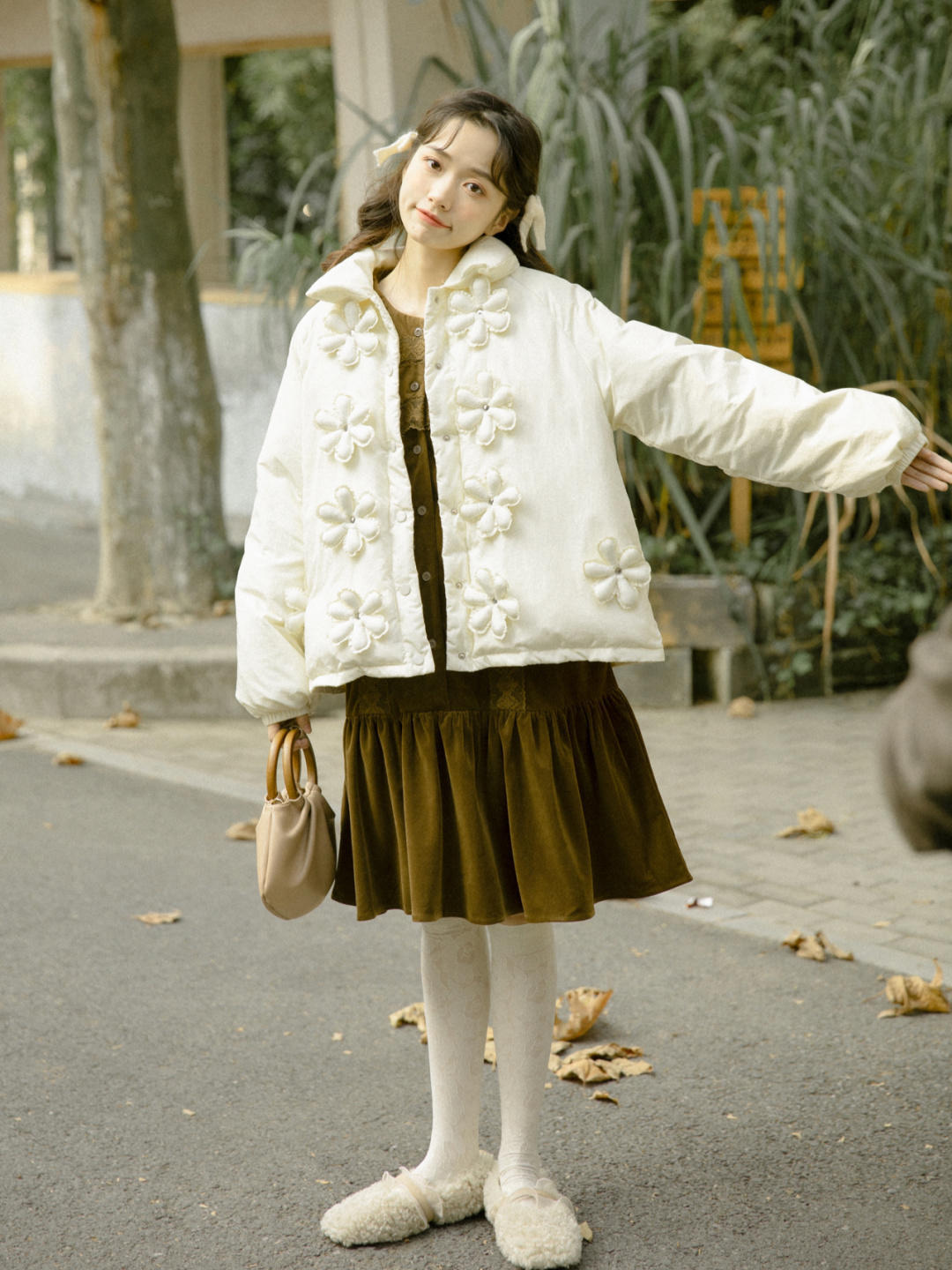 穿搭|降温没“羽绒服”真不行,少女们都爱这4个款,青春洋溢又保暖