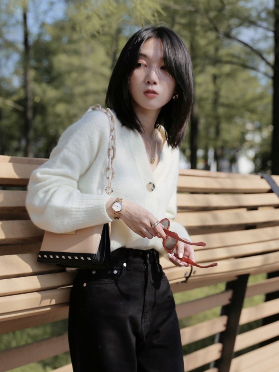 牛仔裤|人手一件的针织衫这样穿,保暖还高级,气质女神专属