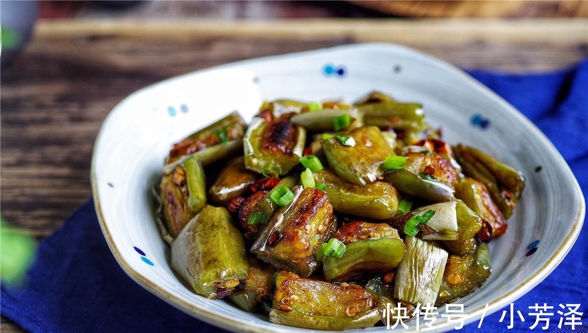 茄子|夏天要多吃茄子，教你1个新做法，好吃不腻，超省油，出锅流口水
